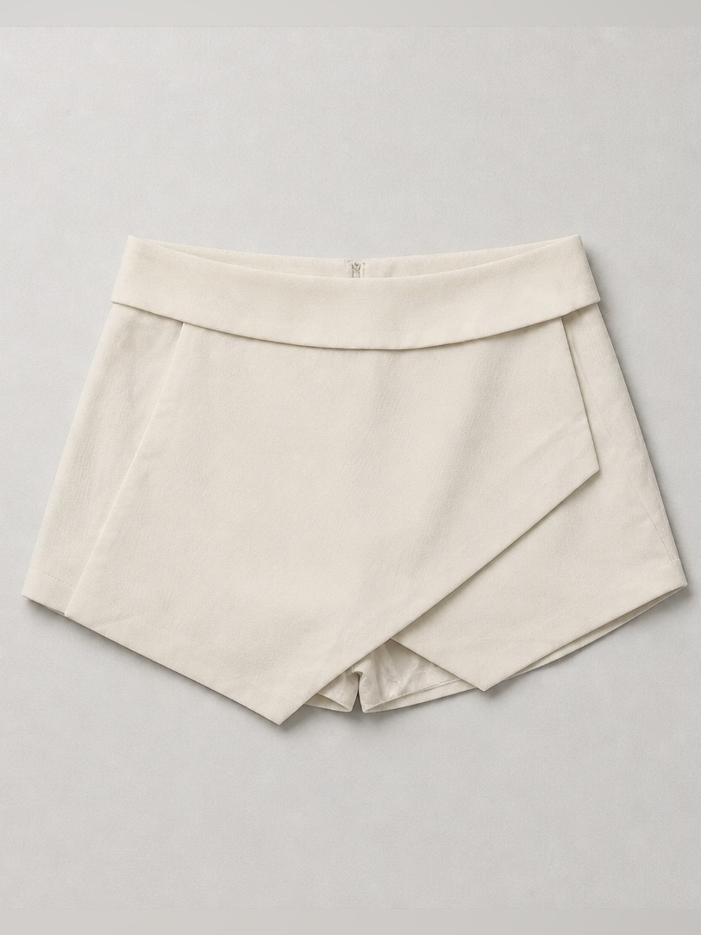 Women's Cream Skort / Shorts - size small